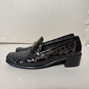 Stuart Weitzman Croc Embossed Leather Loafers Womens Brown Leather Size 7B